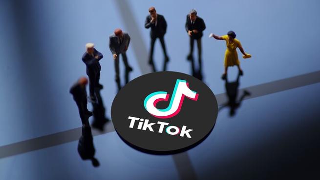 TikTok chemistry experiment videos gain praise for their fun approach to science 