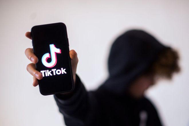 TikTok Introduces “Video Rain” Effect for Atmosphere 